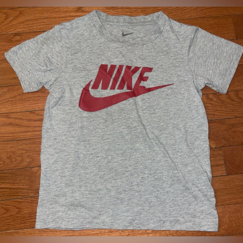 Nike boys tee size 6